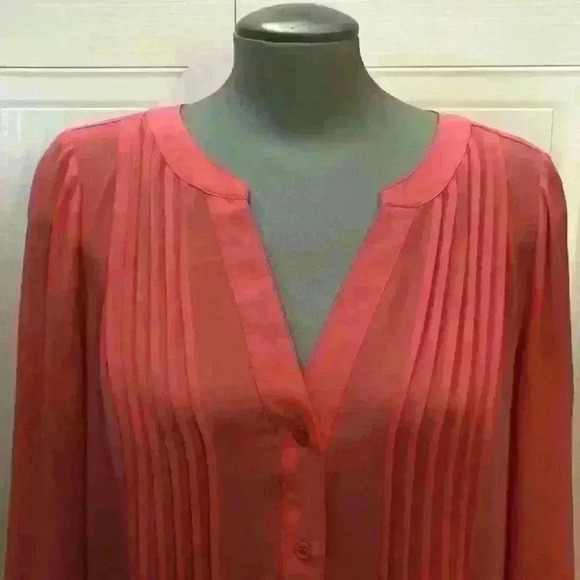 BCBG  MaxAzria Blouse Coral Semi Sheer Roll Up Sleeves Micropleated Medium EUC - Picture 3 of 9